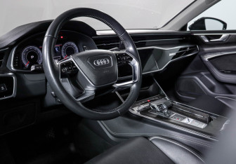Подержанный автомобиль Audi A7 2018 года (14 фото)