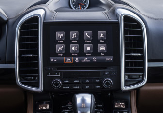 Подержанный автомобиль Porsche Cayenne 2016 года (17 фото)