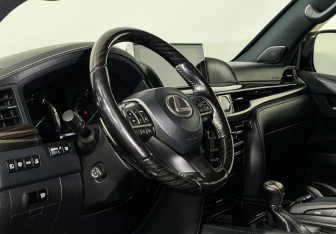Подержанный автомобиль Lexus LX 2021 года (13 фото)