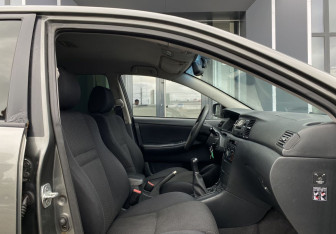 Подержанный автомобиль Toyota Corolla Sedan 2006 года (19 фото)