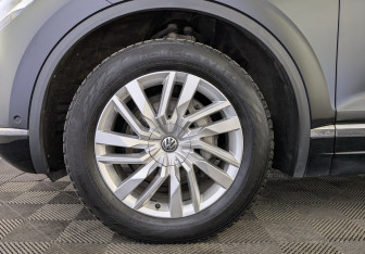 Подержанный автомобиль Volkswagen Touareg 2018 года (18 фото)
