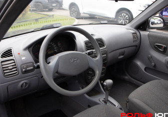 Подержанный автомобиль Hyundai Accent Sedan 2005 года (10 фото)