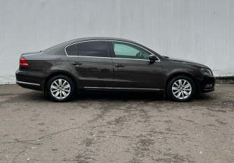 Подержанный автомобиль Volkswagen Passat Sedan 2012 года (4 фото)