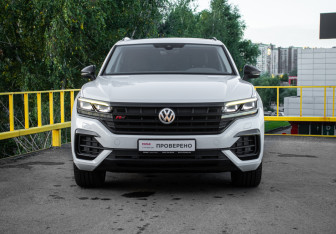 Подержанный автомобиль Volkswagen Touareg 2018 года (2 фото)