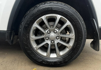 Подержанный автомобиль Jeep Grand Cherokee 2013 года (14 фото)