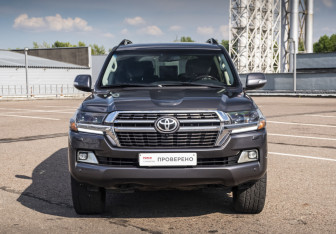 Подержанный автомобиль Toyota Land Cruiser Suv 2012 года (2 фото)