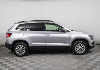 Подержанный автомобиль Skoda Karoq 2021 года (4 фото)