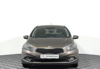 Подержанный автомобиль Kia Ceed Hatchback 2012 года (2 фото)