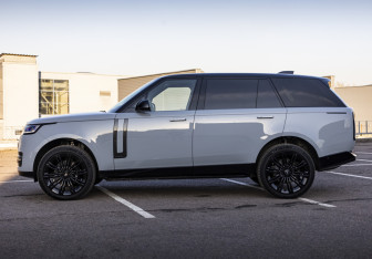 Подержанный автомобиль Land Rover Range Rover 2024 года (9 фото)