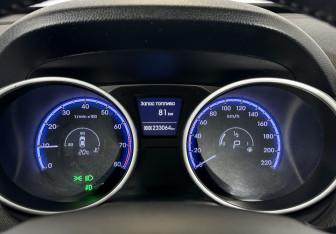 Подержанный автомобиль Hyundai ix35 2012 года (11 фото)