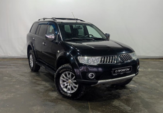 Подержанный автомобиль Mitsubishi Pajero Sport 2011 года (3 фото)