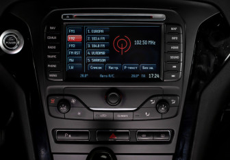 Подержанный автомобиль Ford Mondeo Liftback 2013 года (18 фото)