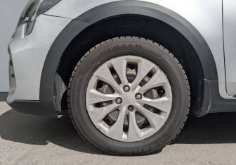 Подержанный автомобиль Kia Rio Hatchback 2021 года (17 фото)