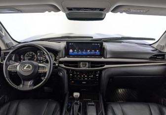 Подержанный автомобиль Lexus LX 2018 года (14 фото)