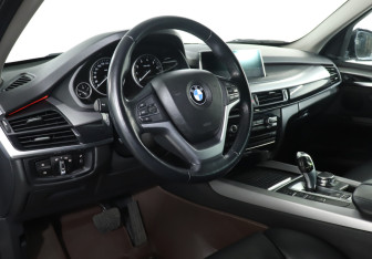 Подержанный автомобиль BMW X5 2014 года (13 фото)
