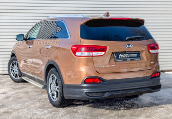 Подержанный автомобиль Kia Sorento 2017 года (7 фото)