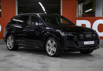 Подержанный автомобиль Audi Q7 2021 года (3 фото)