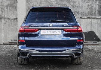 Подержанный автомобиль BMW X7 2021 года (5 фото)