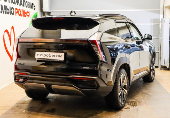 Подержанный автомобиль Geely Atlas 2024 года (4 фото)