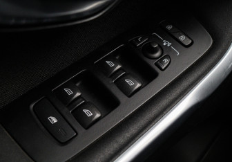 Подержанный автомобиль Volvo V40 Hatchback 2014 года (17 фото)