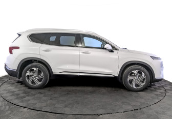 Подержанный автомобиль Hyundai Santa Fe 2021 года (4 фото)