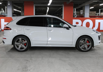 Подержанный автомобиль Porsche Cayenne 2016 года (4 фото)