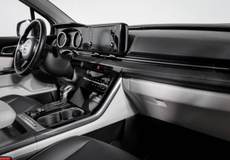 Подержанный автомобиль Kia Carnival 2021 года (9 фото)
