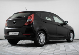 Подержанный автомобиль Hyundai Solaris Hatchback 2014 года (5 фото)