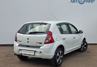 Подержанный автомобиль Renault Sandero 2012 года (5 фото)