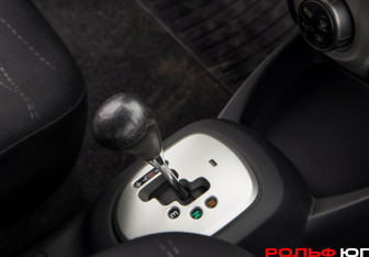 Подержанный автомобиль Toyota Yaris Hatchback 2007 года (13 фото)