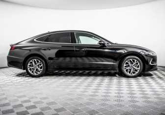 Подержанный автомобиль Hyundai Sonata 2022 года (4 фото)