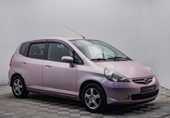 Подержанный автомобиль Honda Jazz 2008 года (7 фото)