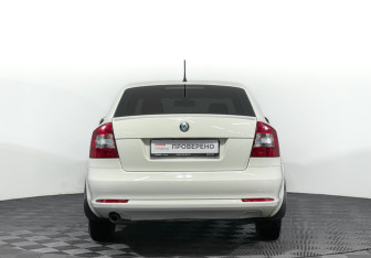 Подержанный автомобиль Skoda Octavia Liftback 2011 года (6 фото)