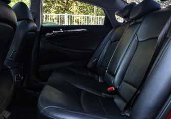 Подержанный автомобиль Hyundai Sonata 2011 года (9 фото)