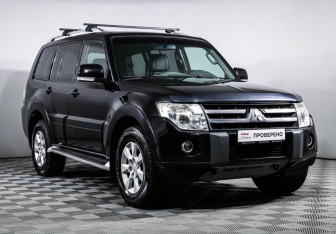Подержанный автомобиль Mitsubishi Pajero 2011 года (3 фото)