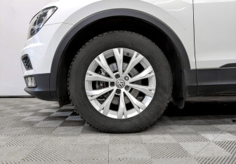 Подержанный автомобиль Volkswagen Tiguan 2020 года (18 фото)