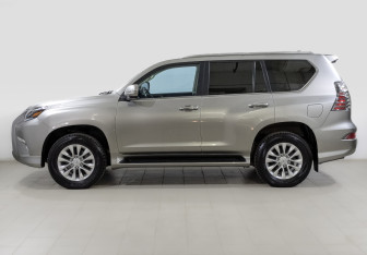 Подержанный автомобиль Lexus GX 2022 года (8 фото)