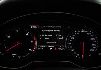 Подержанный автомобиль Audi Q7 2017 года (11 фото)