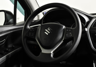 Подержанный автомобиль Suzuki SX4 Hatchback 2016 года (11 фото)