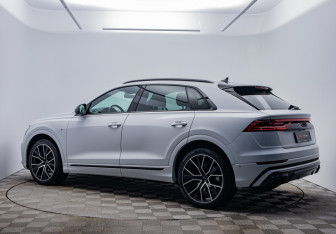 Подержанный автомобиль Audi Q8 2018 года (7 фото)