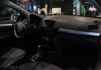 Подержанный автомобиль Opel Astra Hatchback 2008 года (7 фото)