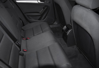 Подержанный автомобиль Audi A4 Sedan 2014 года (27 фото)