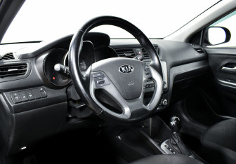 Подержанный автомобиль Kia Rio Hatchback 2016 года (7 фото)