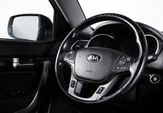 Подержанный автомобиль Kia Sorento 2013 года (13 фото)