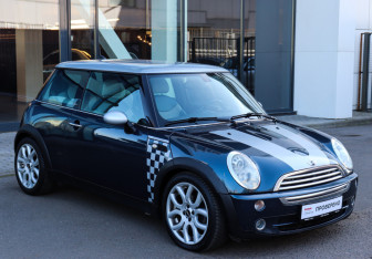 Подержанный автомобиль MINI Hatch 2006 года (3 фото)