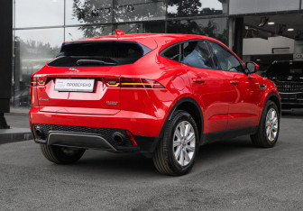Подержанный автомобиль Jaguar E-Pace 2018 года (4 фото)