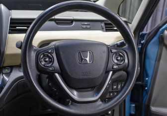 Подержанный автомобиль Honda Freed 2016 года (19 фото)