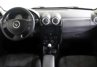 Подержанный автомобиль Renault Sandero 2013 года (7 фото)