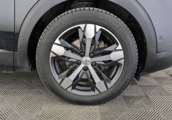 Подержанный автомобиль Peugeot 5008 Suv 2018 года (12 фото)