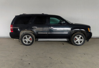 Подержанный автомобиль Chevrolet Tahoe 2012 года (8 фото)